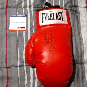 New Everlast Single Glove sign by Manny Paquiao